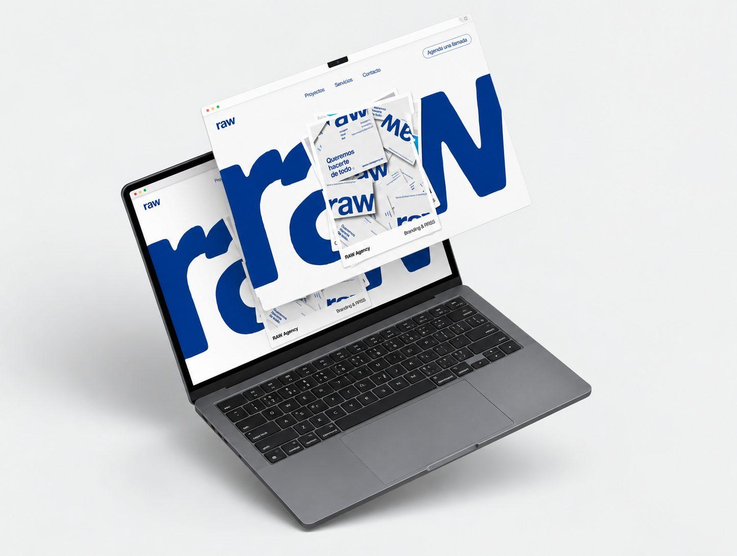 Portátil con la web de RAW Agency y sus capas flotando sobre la pantalla